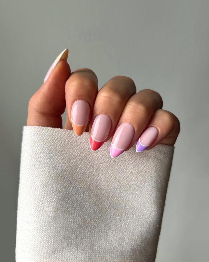 Read more about the article Kolorowe paznokcie French – nowoczesne spojrzenie na klasyczny manicure