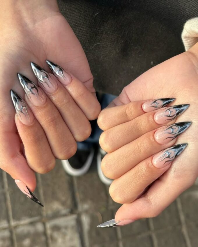 Paznokcie stiletto, manicure French, srebrne zdobienia paznokci