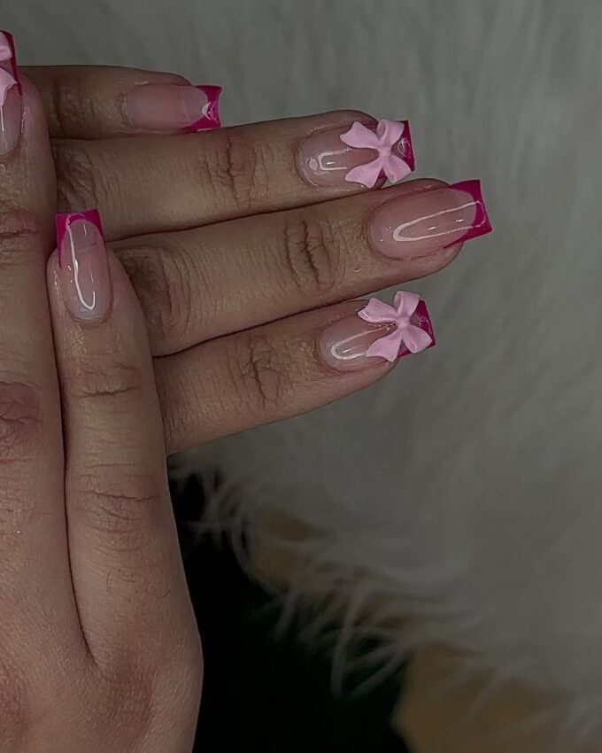 Manicure z kokardkami, paznokcie kwadratowe, smukłe różowe paznokcie