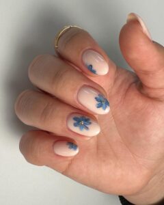 Read more about the article Manicure dla młodej mamy z lakierami Essie Gel Couture: pomysły, zdjęcia i porady