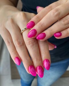 Read more about the article Zadbany manicure bez zdobień z lakierami Oxxi: pomysły, zdjęcia i porady