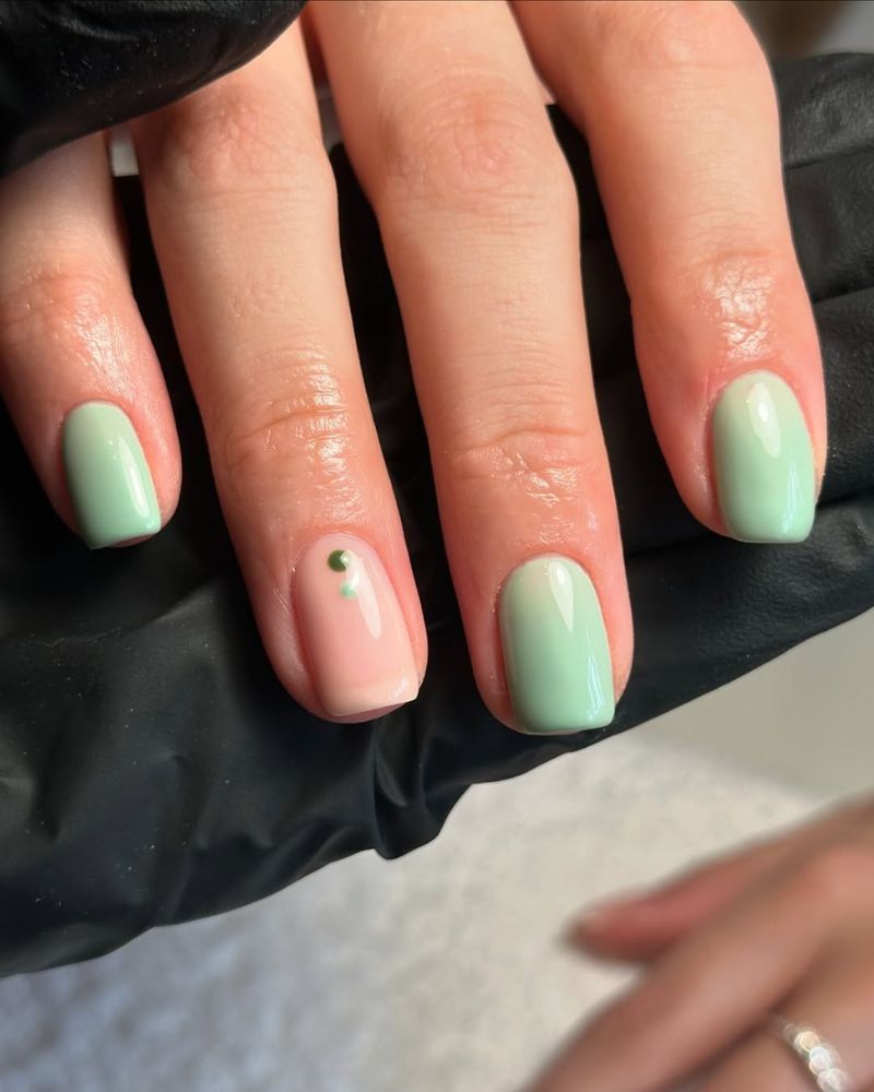 Read more about the article Minimalistyczny manicure z lakierami Victoria Vynn