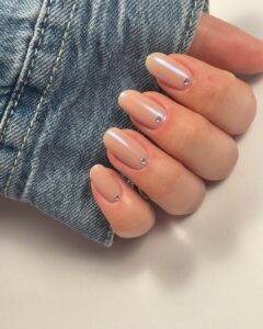 Read more about the article Codzienny manicure dla aktywnych z lakierami Makear: pomysły, zdjęcia i porady