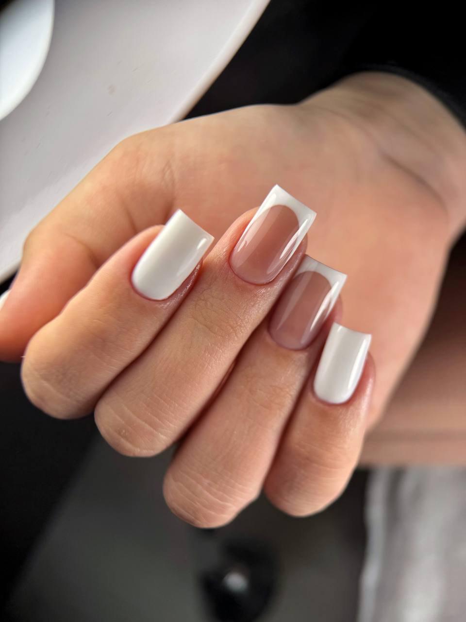 Długi kwadrat — mix pełnej bieli i french tips