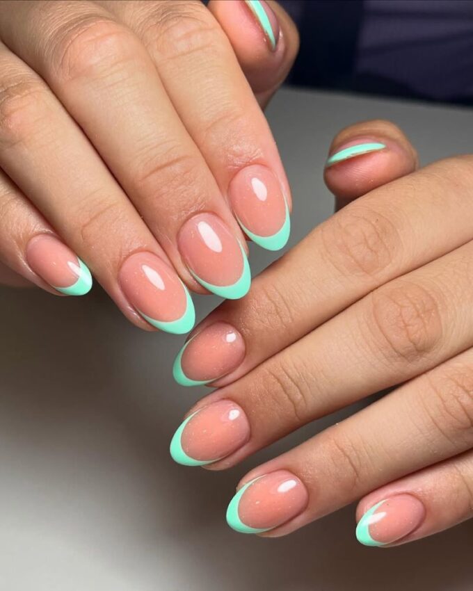Kolorowy francuski manicure, letnie french tips