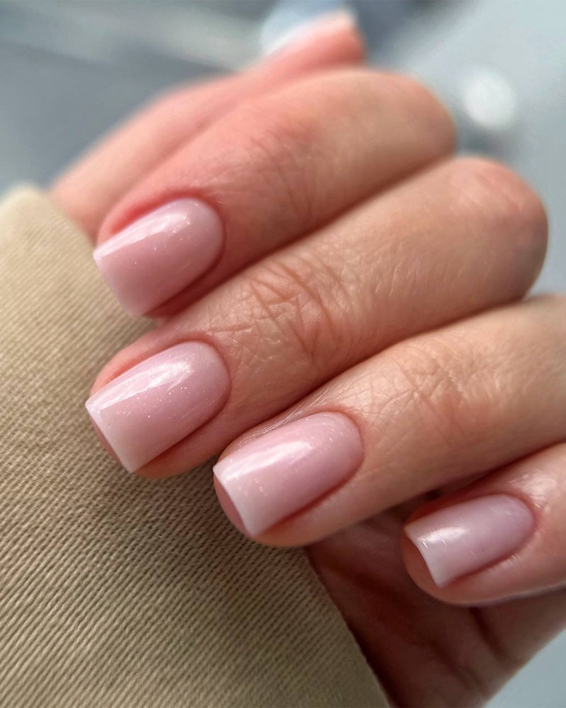 Krótki squoval mleczny róż shimmer Gelish