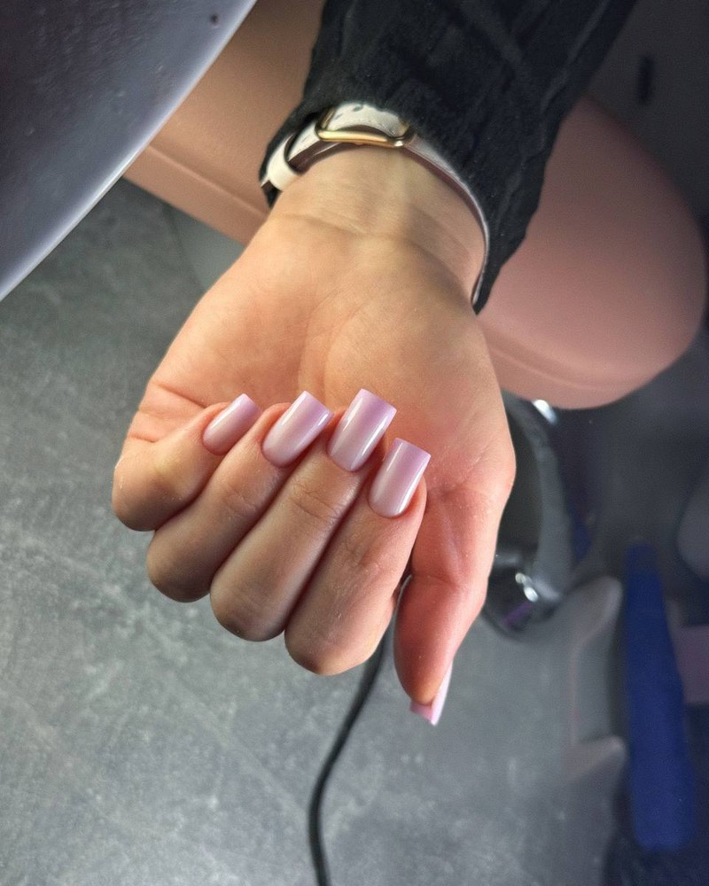 Długi kwadrat perłowy róż chrome Indigo Nails