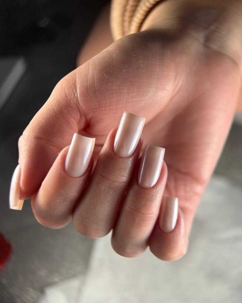 Długi kwadrat perłowy nude jednolity Indigo Nails