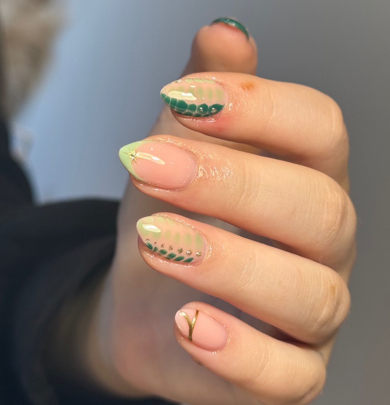 Zielona magia na końcówkach palców