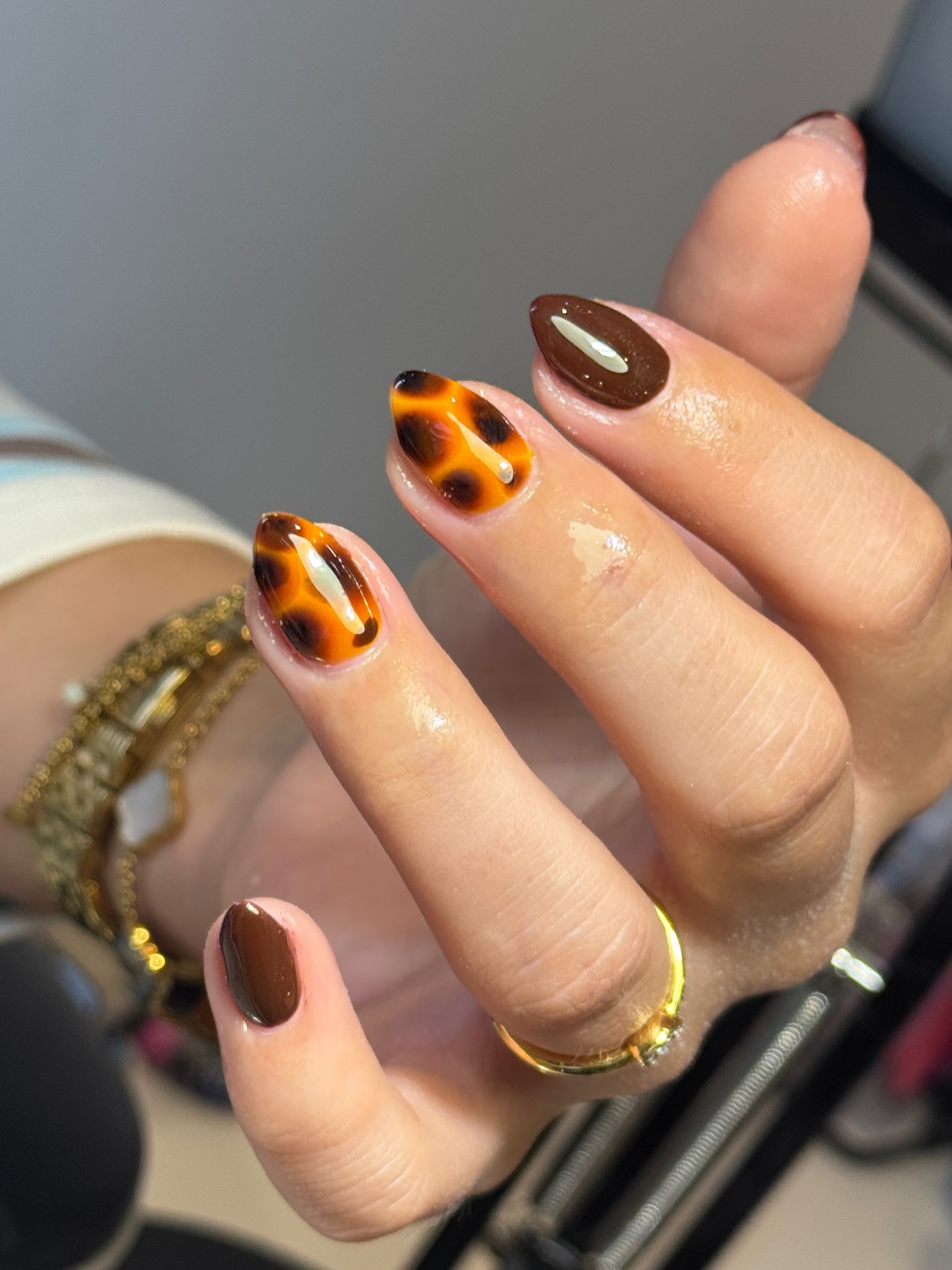 Szylkretowy szyk w manicure