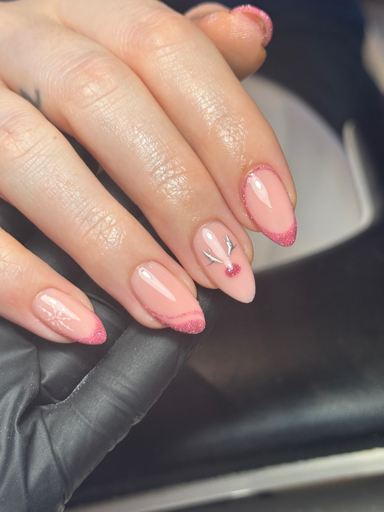 Różowy urok na Twoich paznokciach!