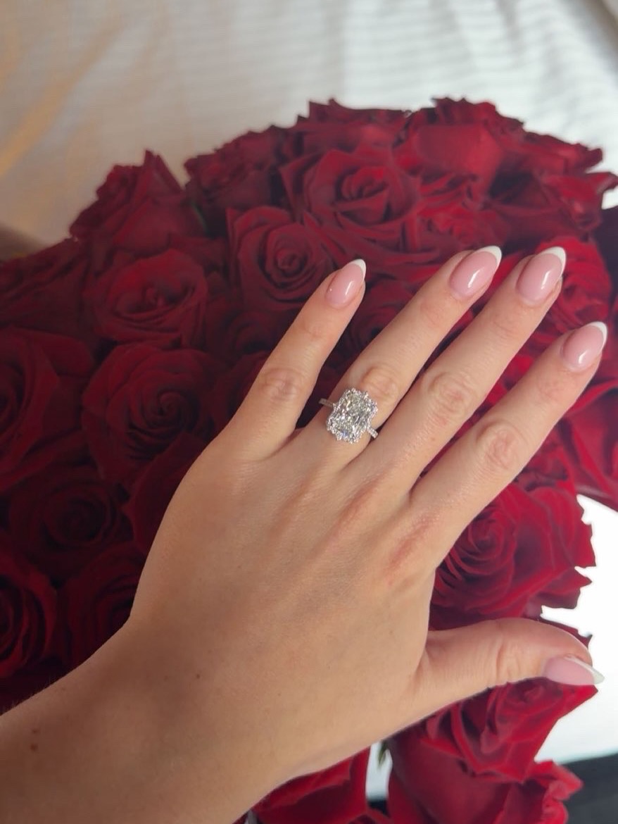 Delikatność w stylu francuskim: elegancki manicure