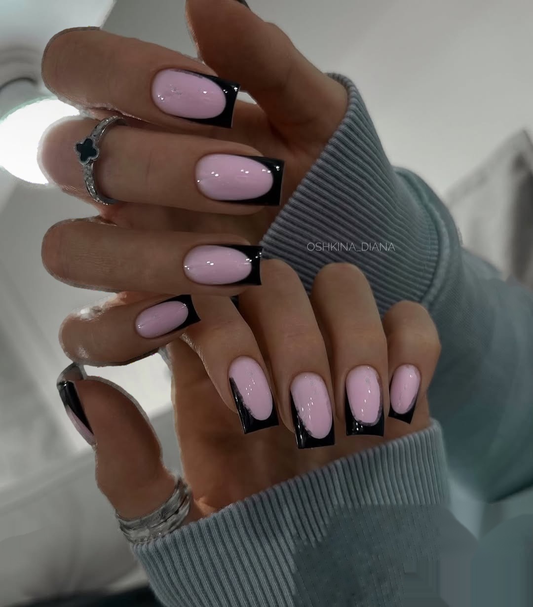 Długi kwadrat czarny french Indigo Nails