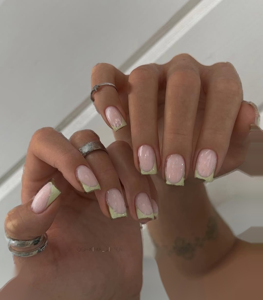 Długi kwadrat french limonkowy Indigo Nails