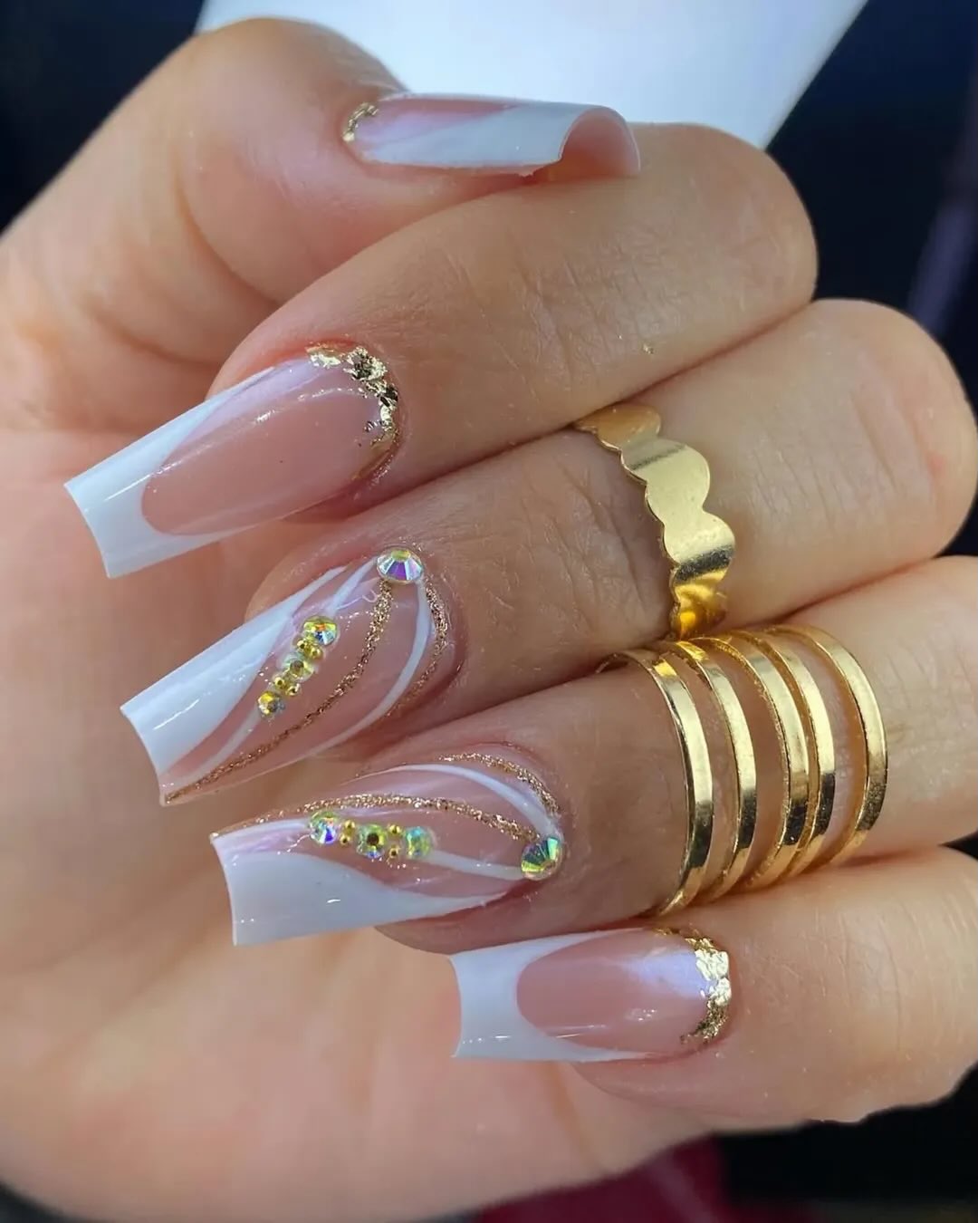 Kryształowe marzenia na końcówkach paznokci