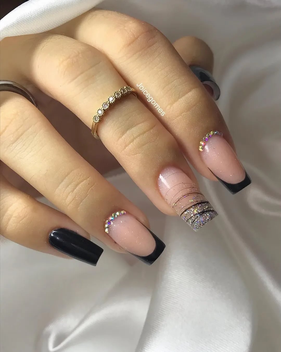 Świąteczny szyk: manicure, który zachwyca!