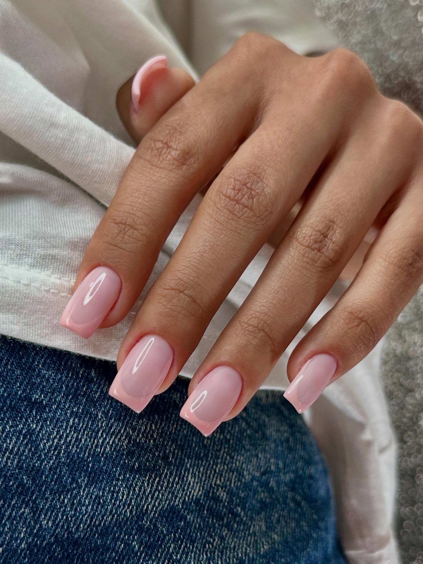 Różowa delikatność na Twoich paznokciach