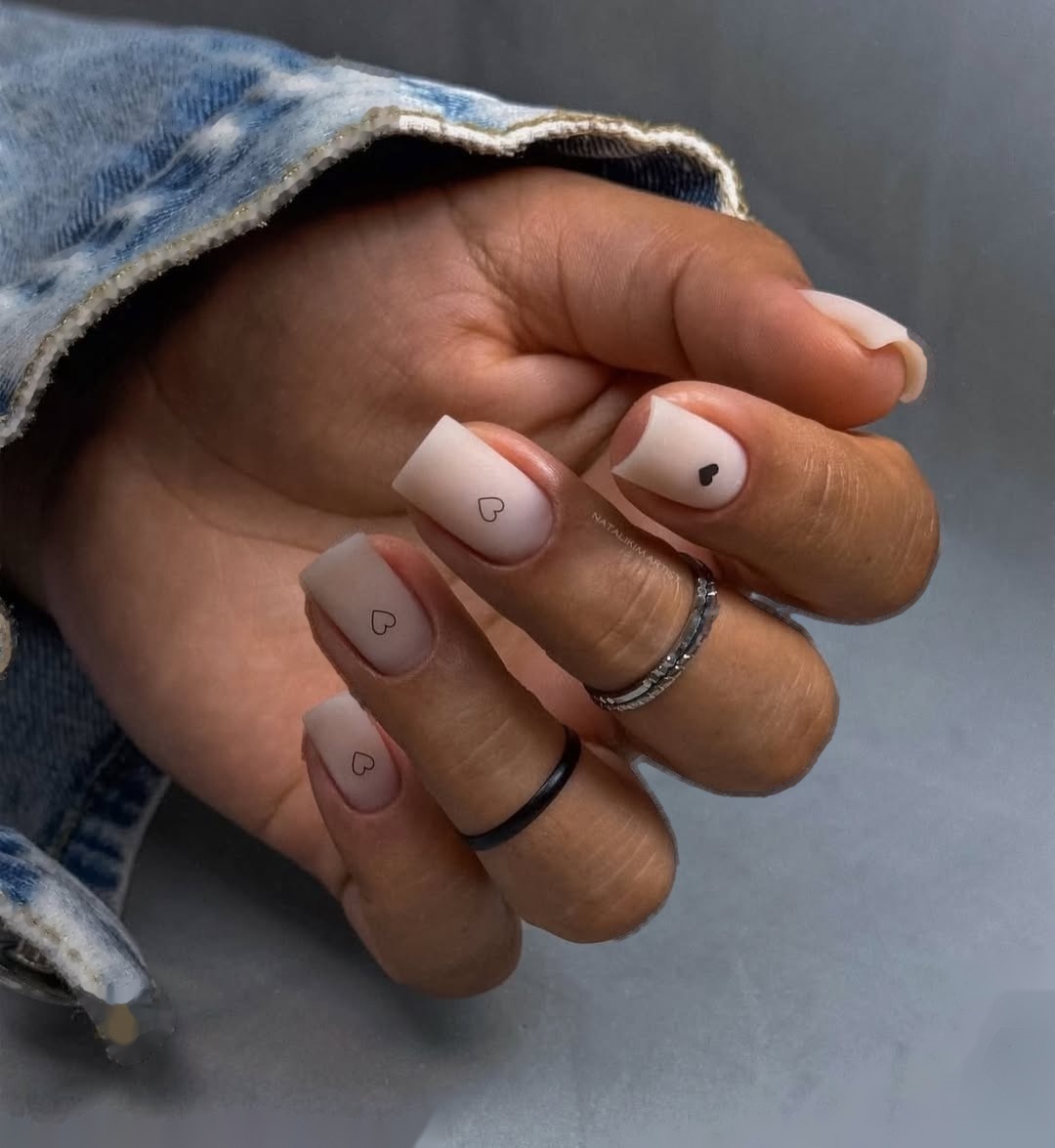 Długi kwadrat mat nude serca CND Shellac