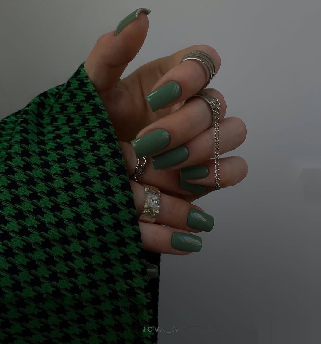 Kwadrat oliwkowa zieleń CND Shellac