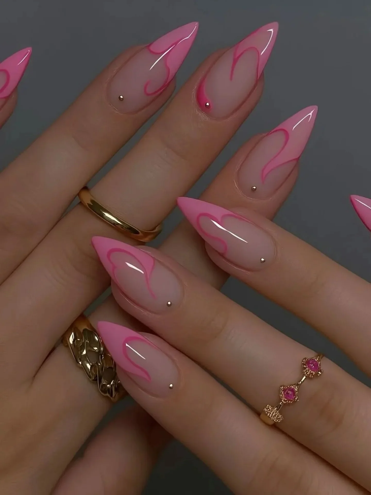 Różowy wir na paznokciach