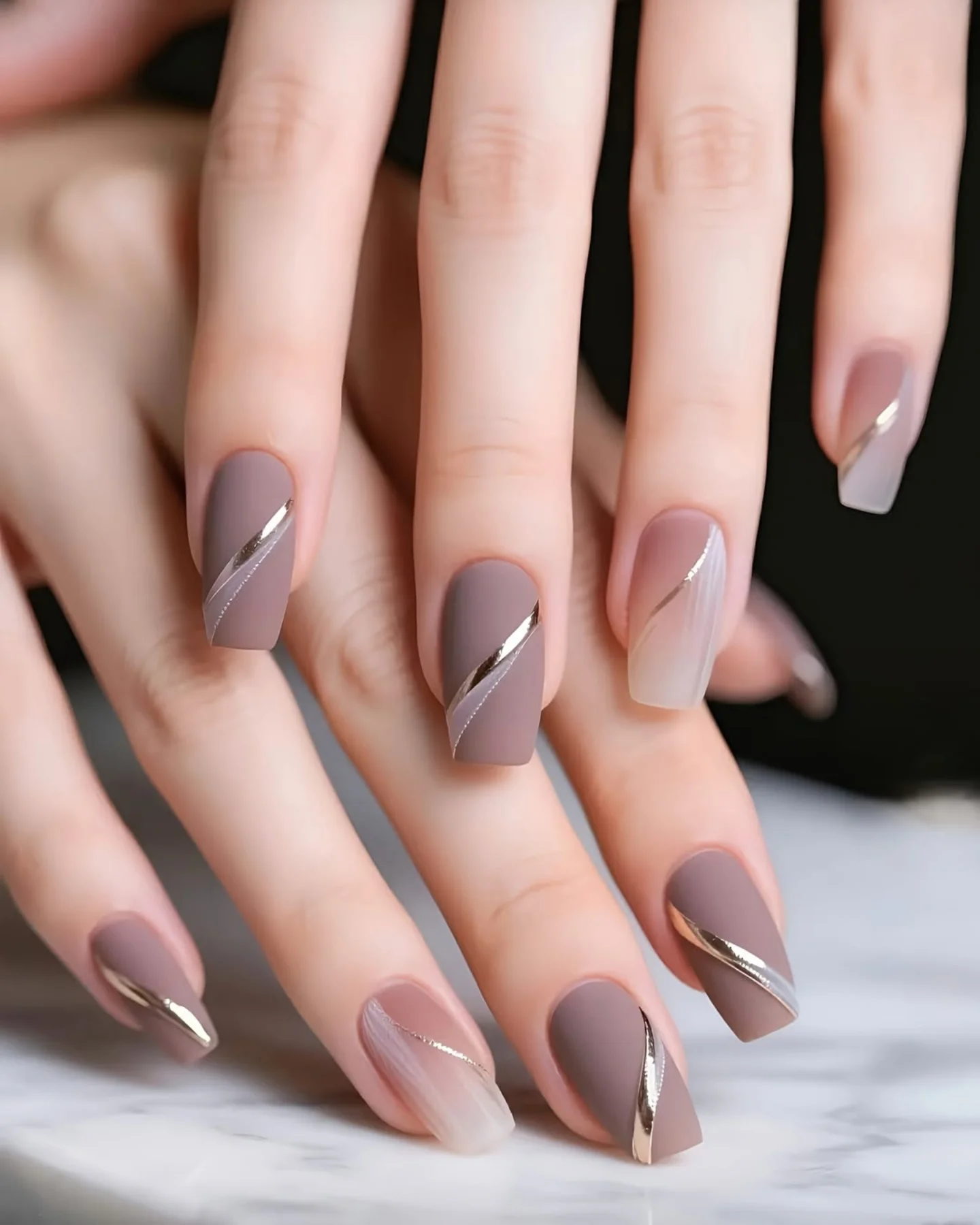 Elegancja z nutą glamour — oto paznokcie!