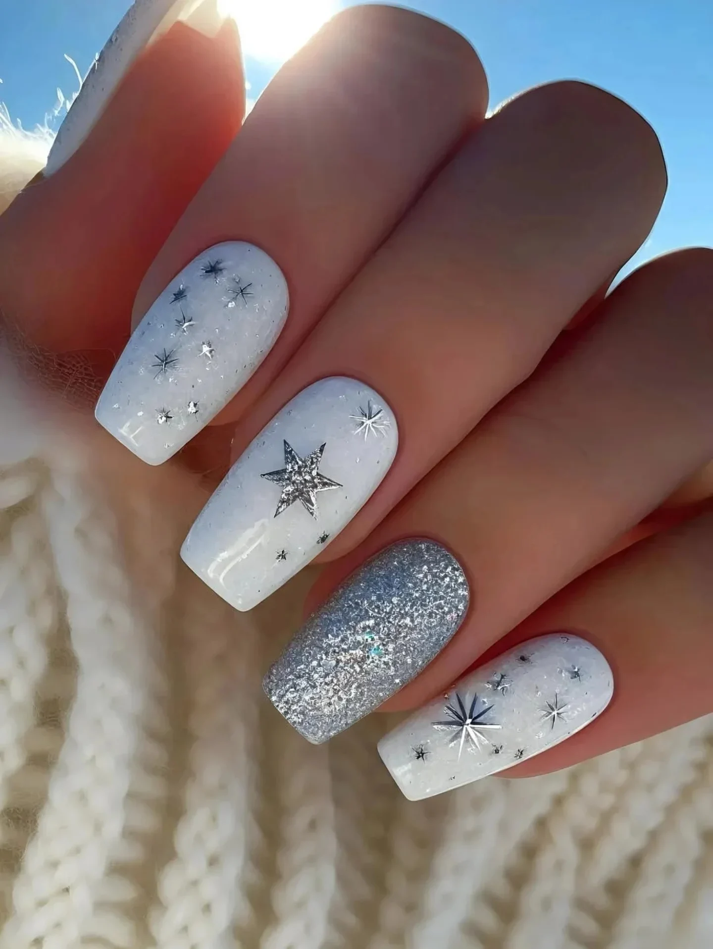 Gwiezdny blask: manicure pełen magii