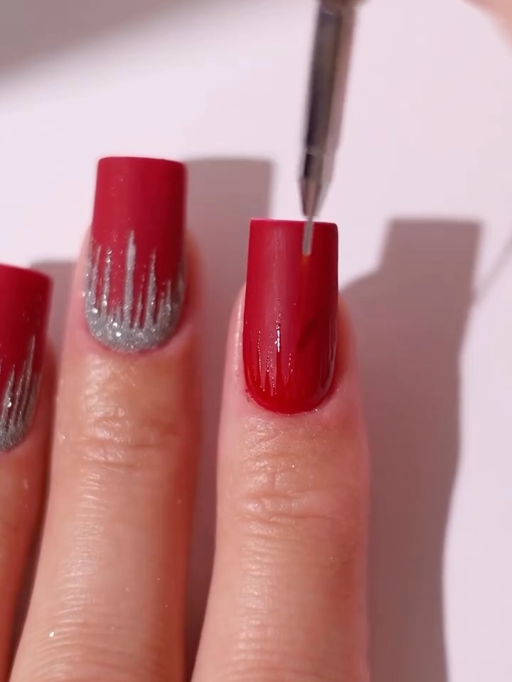 Blask i luksus: czerwień ze srebrem