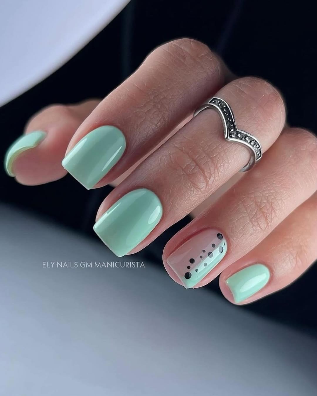 „Miętowa świeżość na Twoich paznokciach”