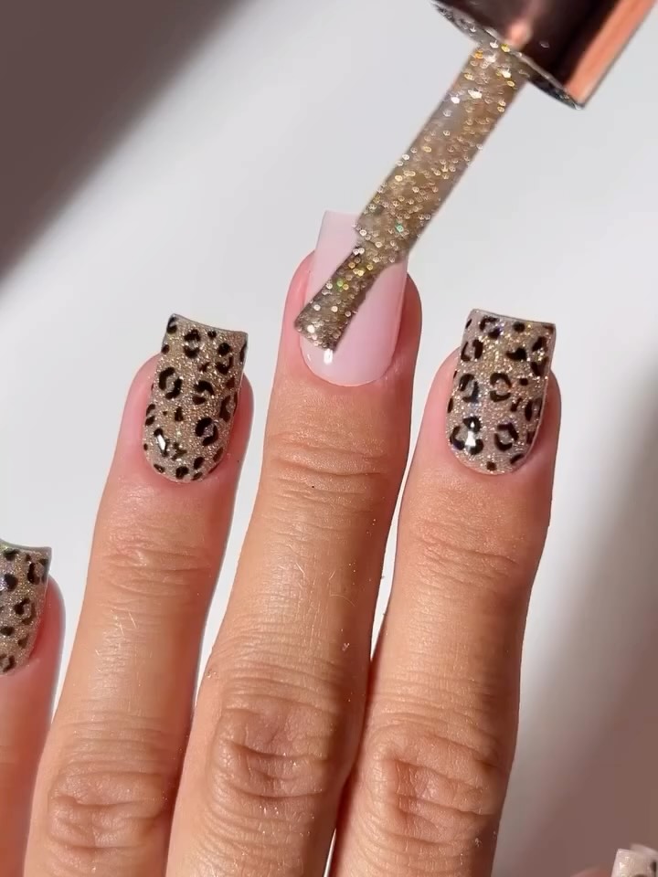 Złoty leopard: styl, który zachwyca!