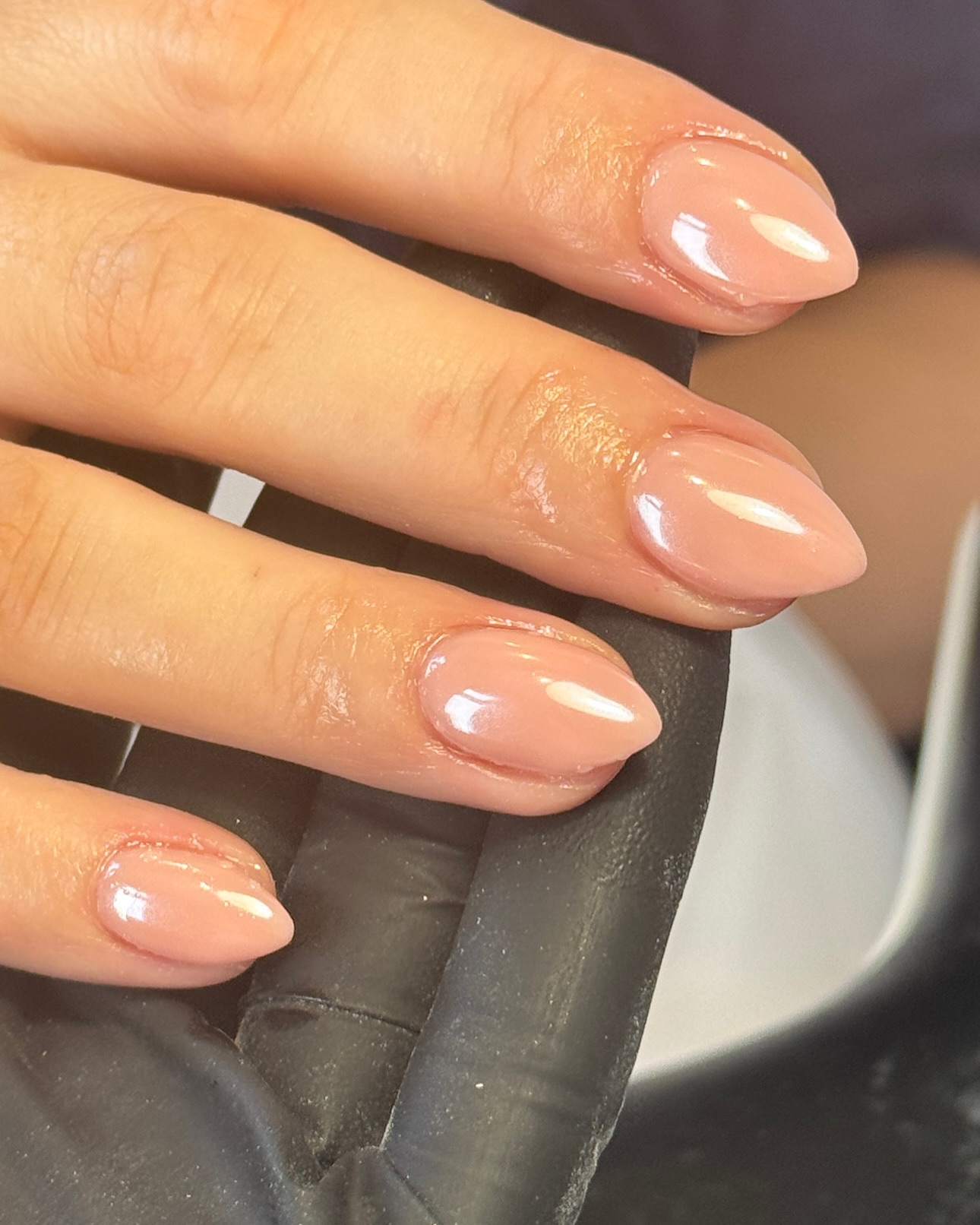 Elegancka delikatność na Twoich paznokciach