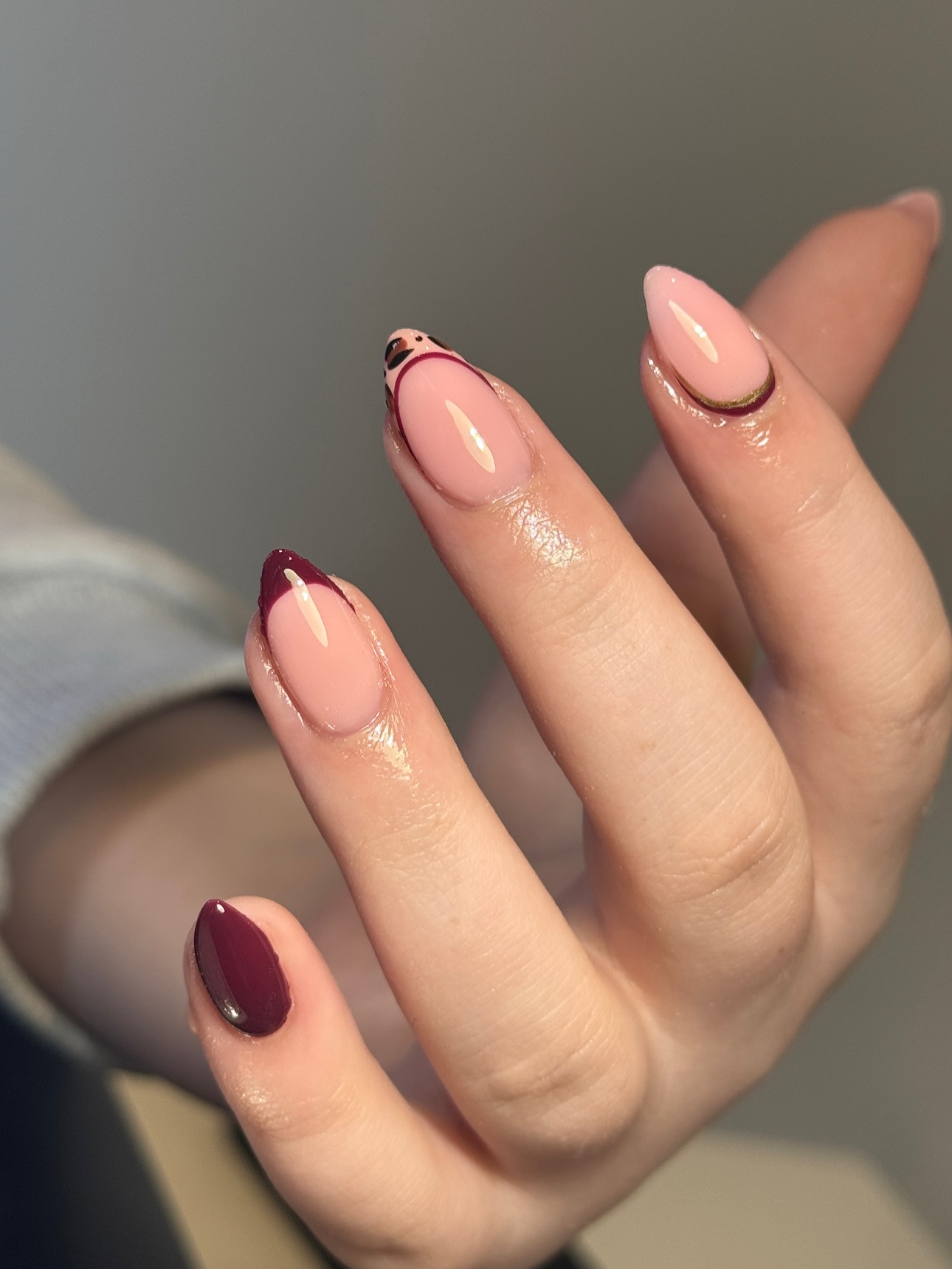 Elegancka równowaga tajemniczości i delikatności