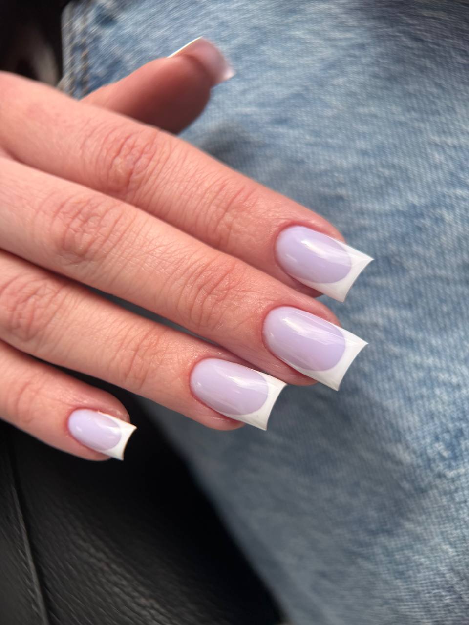Lawendowy french na ostrym kwadracie Essie Gel Couture