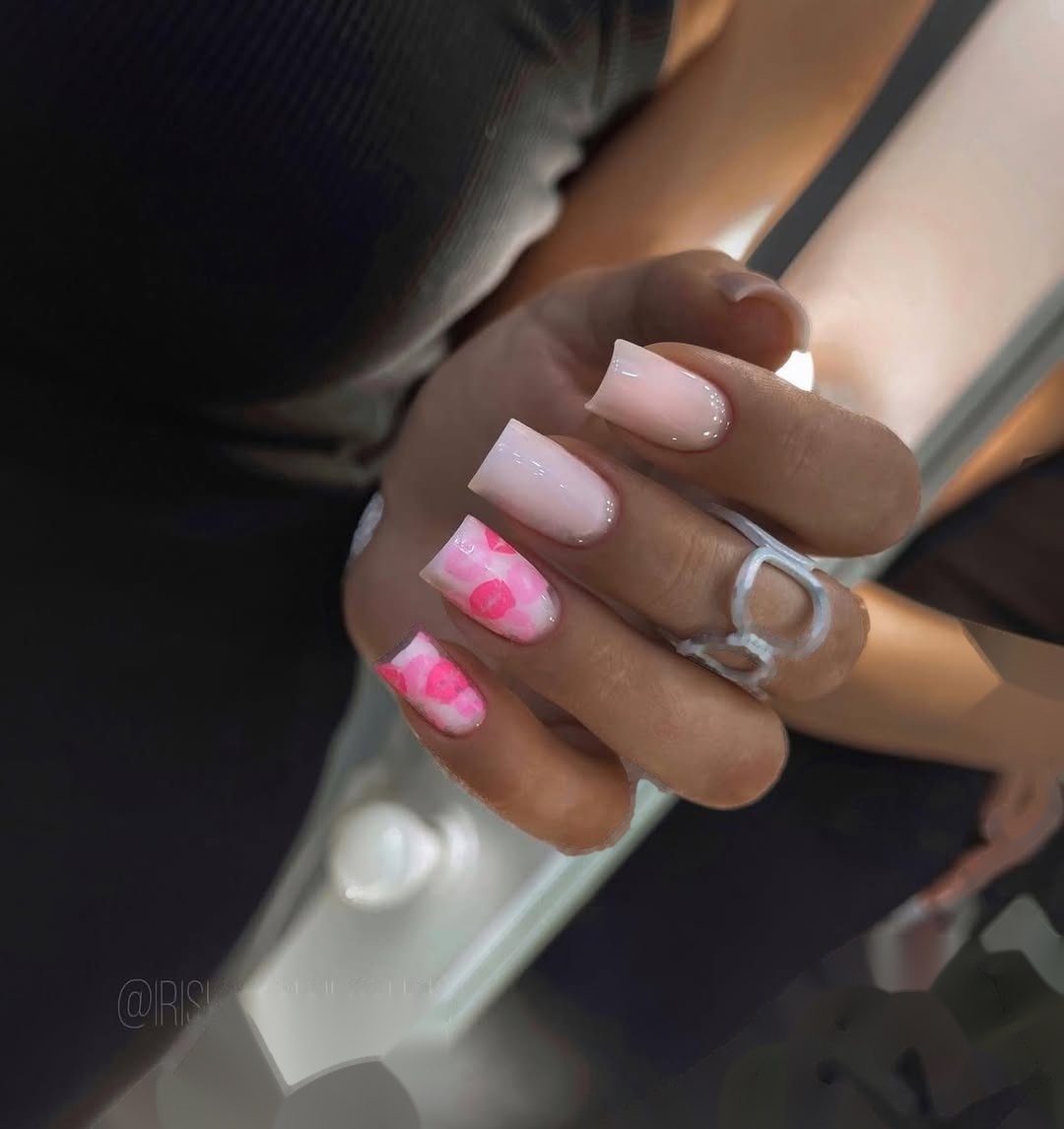 Długi kwadratowy manicure mleczny róż z sercami Kodi Professional