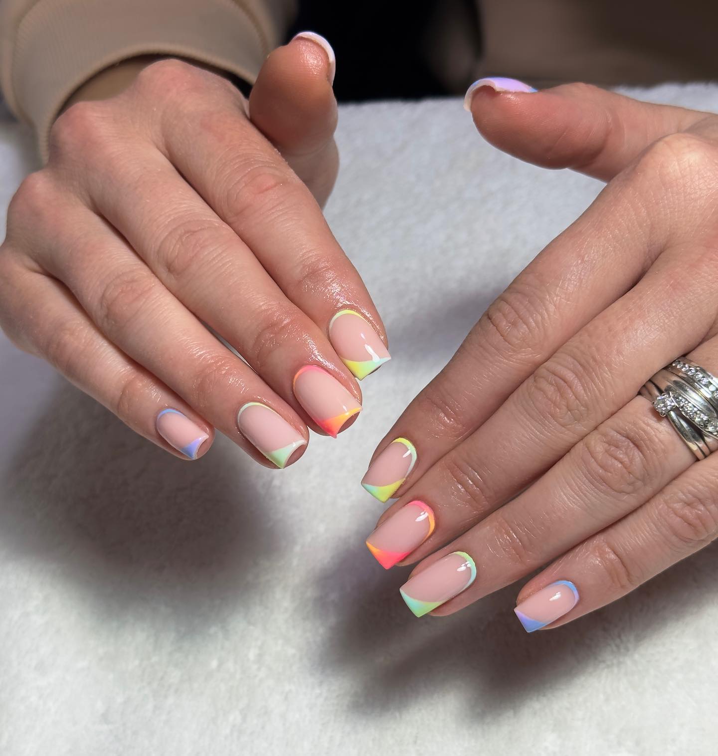 Tęczowy french — pozytywna energia!