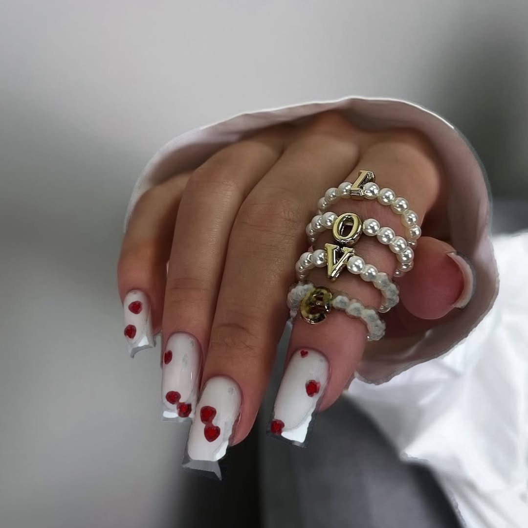 Długi manicure kwadrat z czerwonymi sercami 3D NeoNail