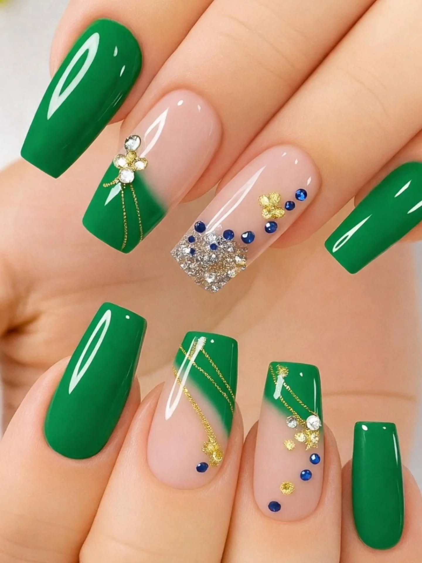 Szmaragdowy luksus na Twoich paznokciach