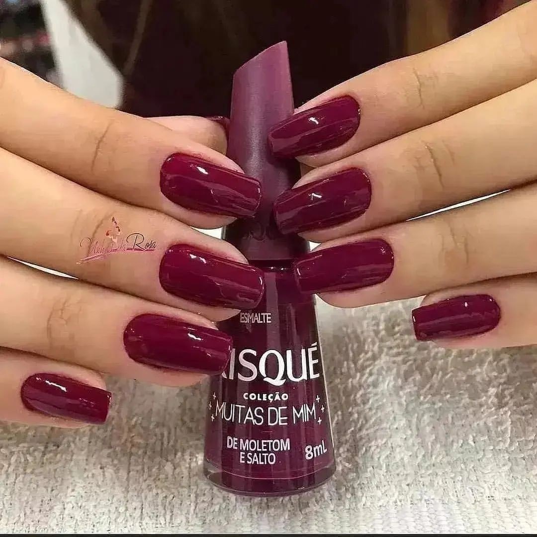 Luksusowy bordowy manicure dla prawdziwych estetów