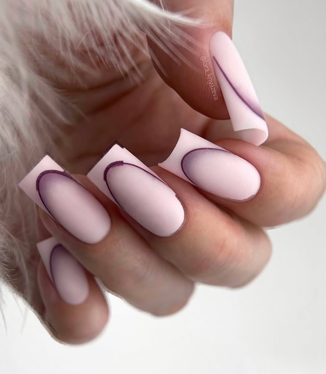 Długi matowy manicure kwadrat z iluzją 3D Semilac