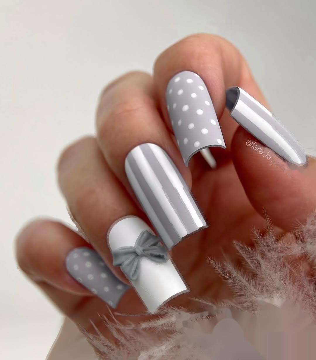 Długi manicure kwadrat szaro-biały z kokardą 3D Semilac