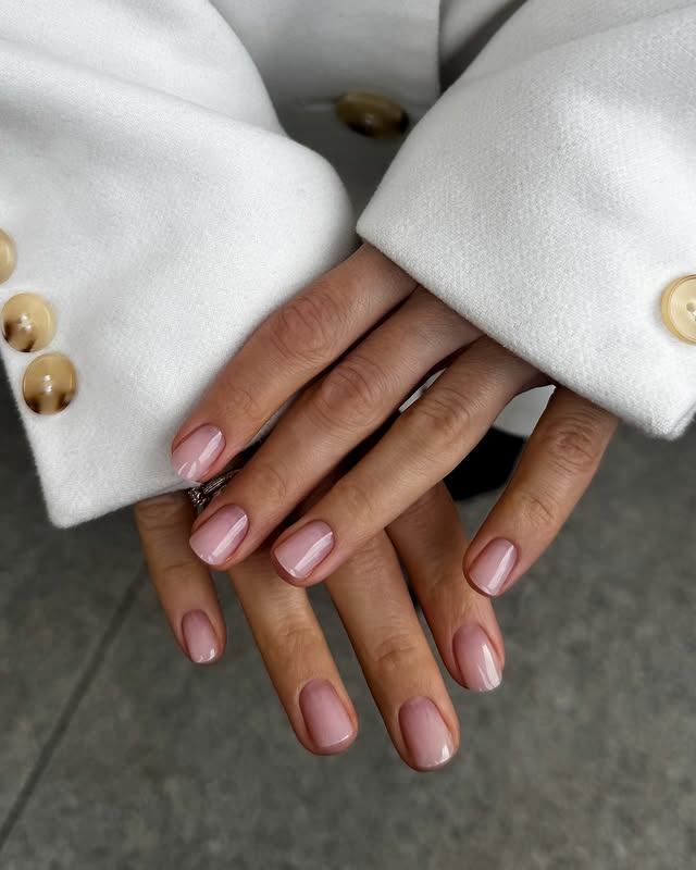 Elegancka delikatność w jednym manicure!