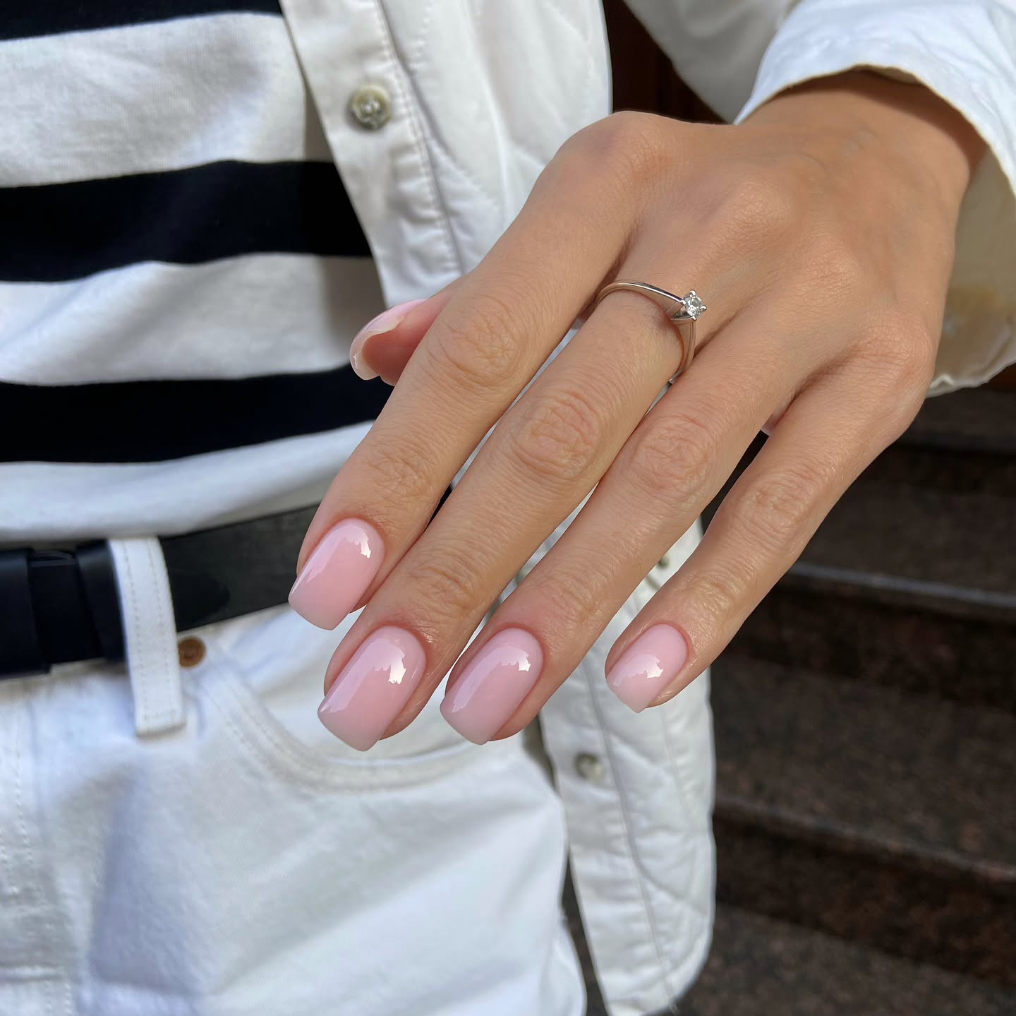 Francuski szyk: minimalizm na końcówkach