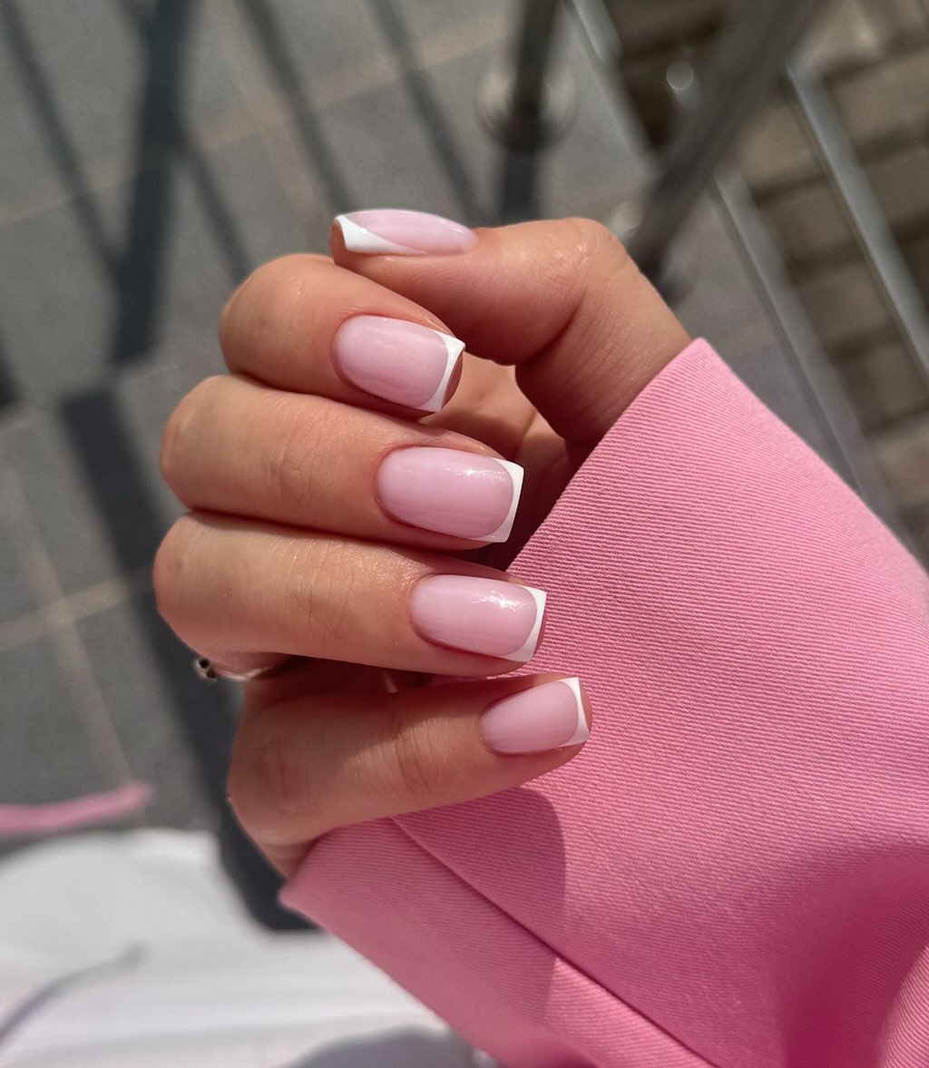 Elegancja w prostocie: klasyczny french na najwyższym poziomie!