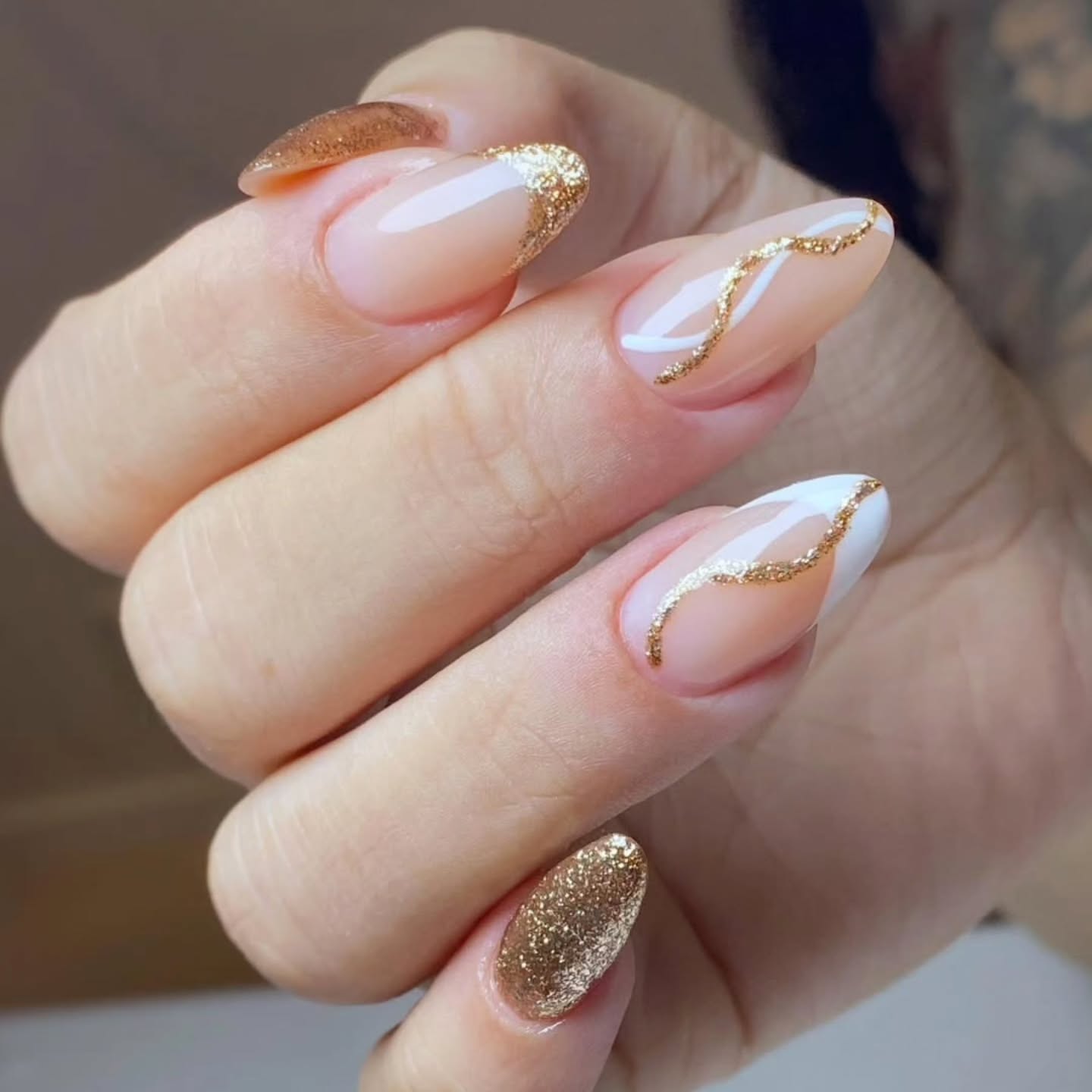 Złoty, luksusowy french: lśniący cud