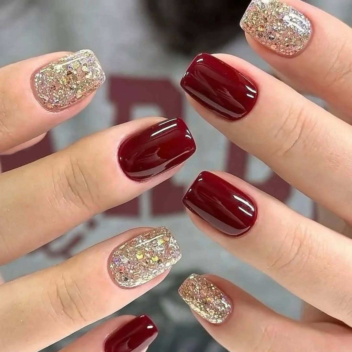 Luksusowe połączenie brokatu i bordo