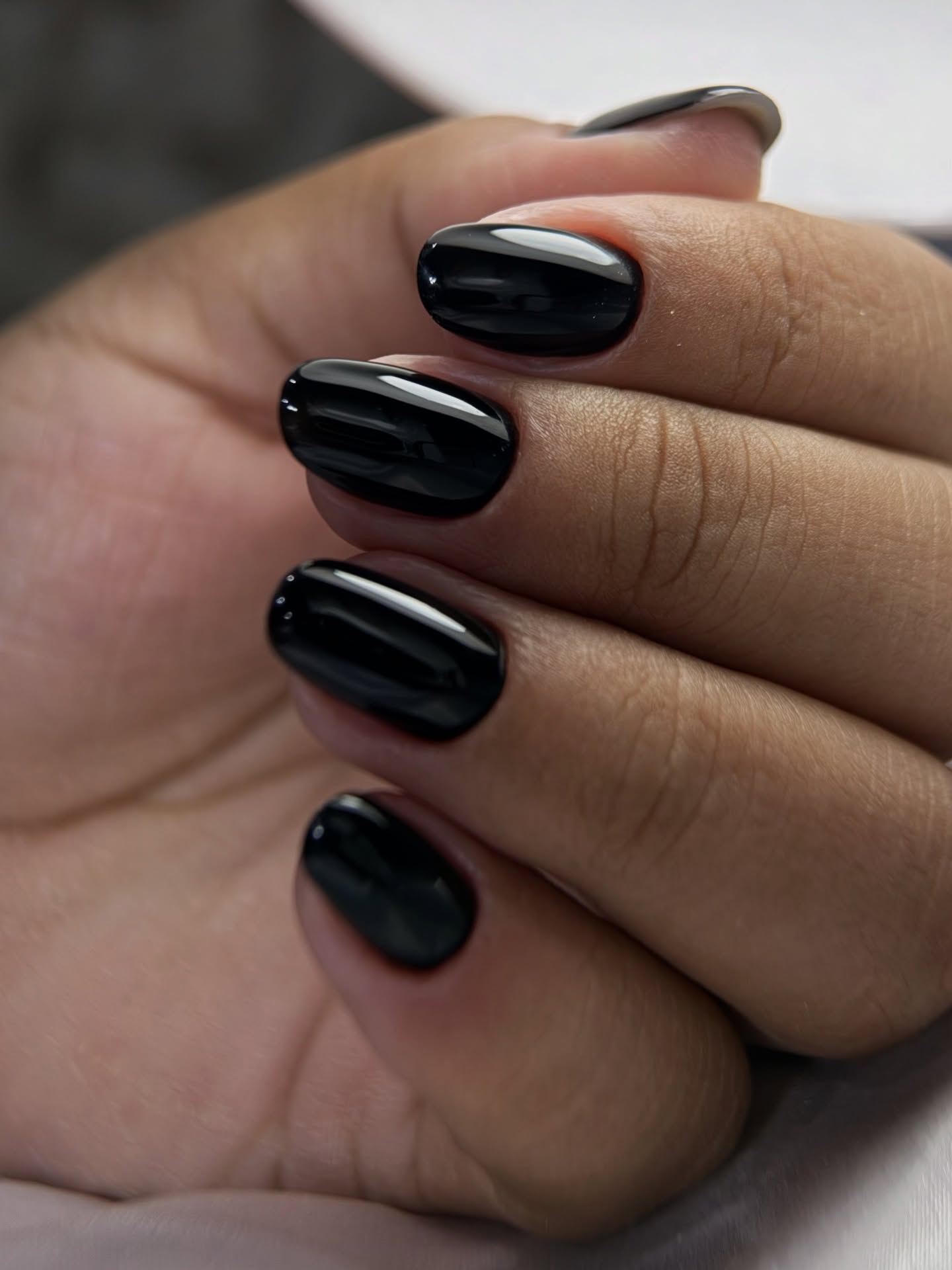 Niesamowity czarny połysk: klasyka w ruchu