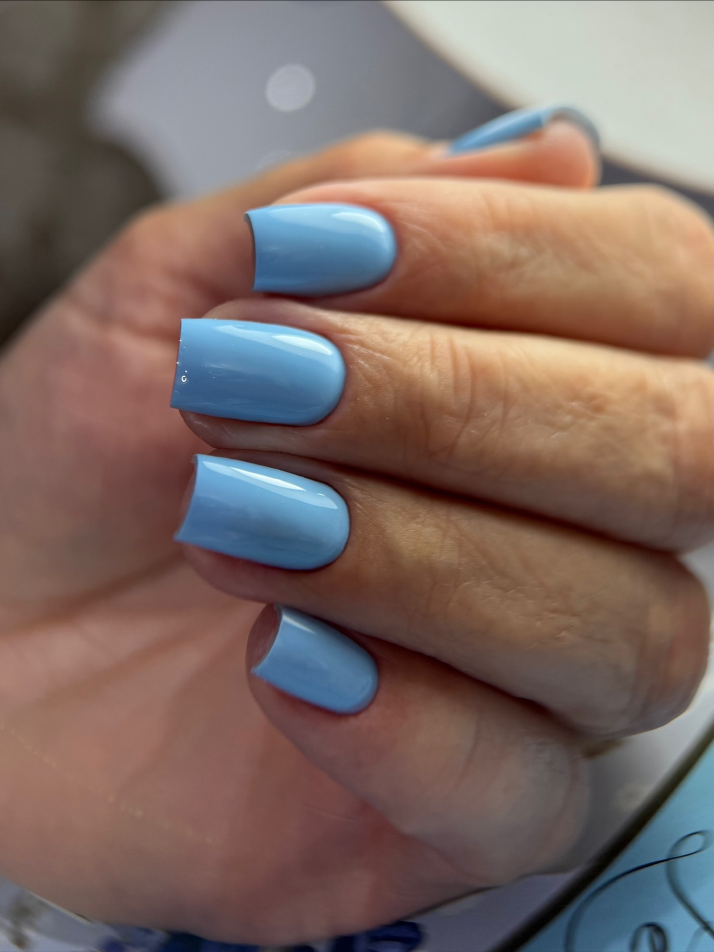 Błękitne marzenie na paznokciach
