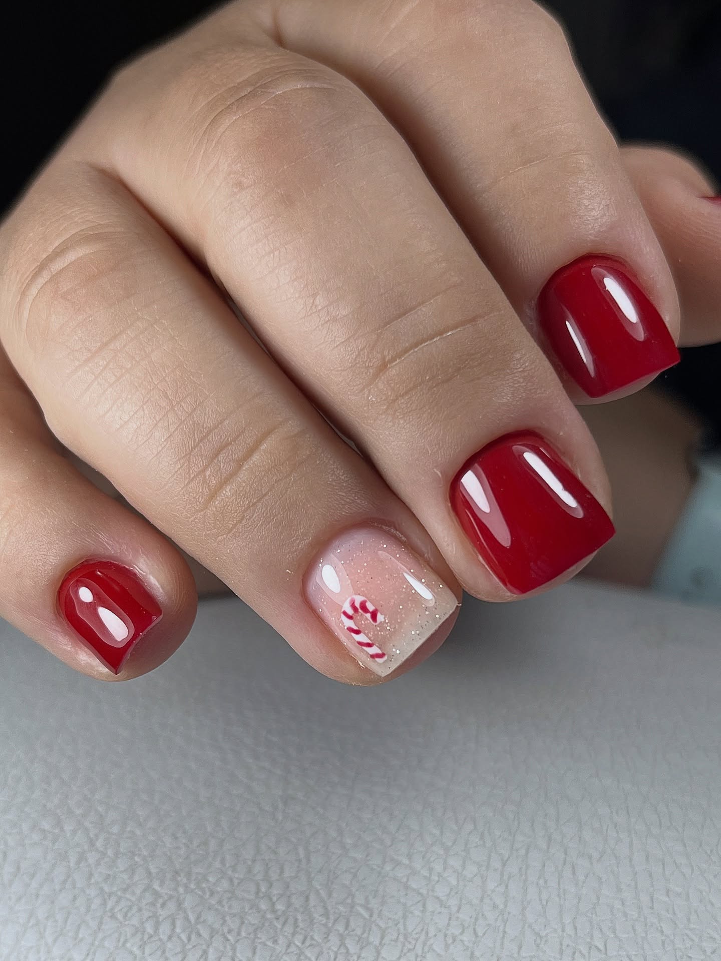 „Czerwona klasyka z cukierkowym akcentem”