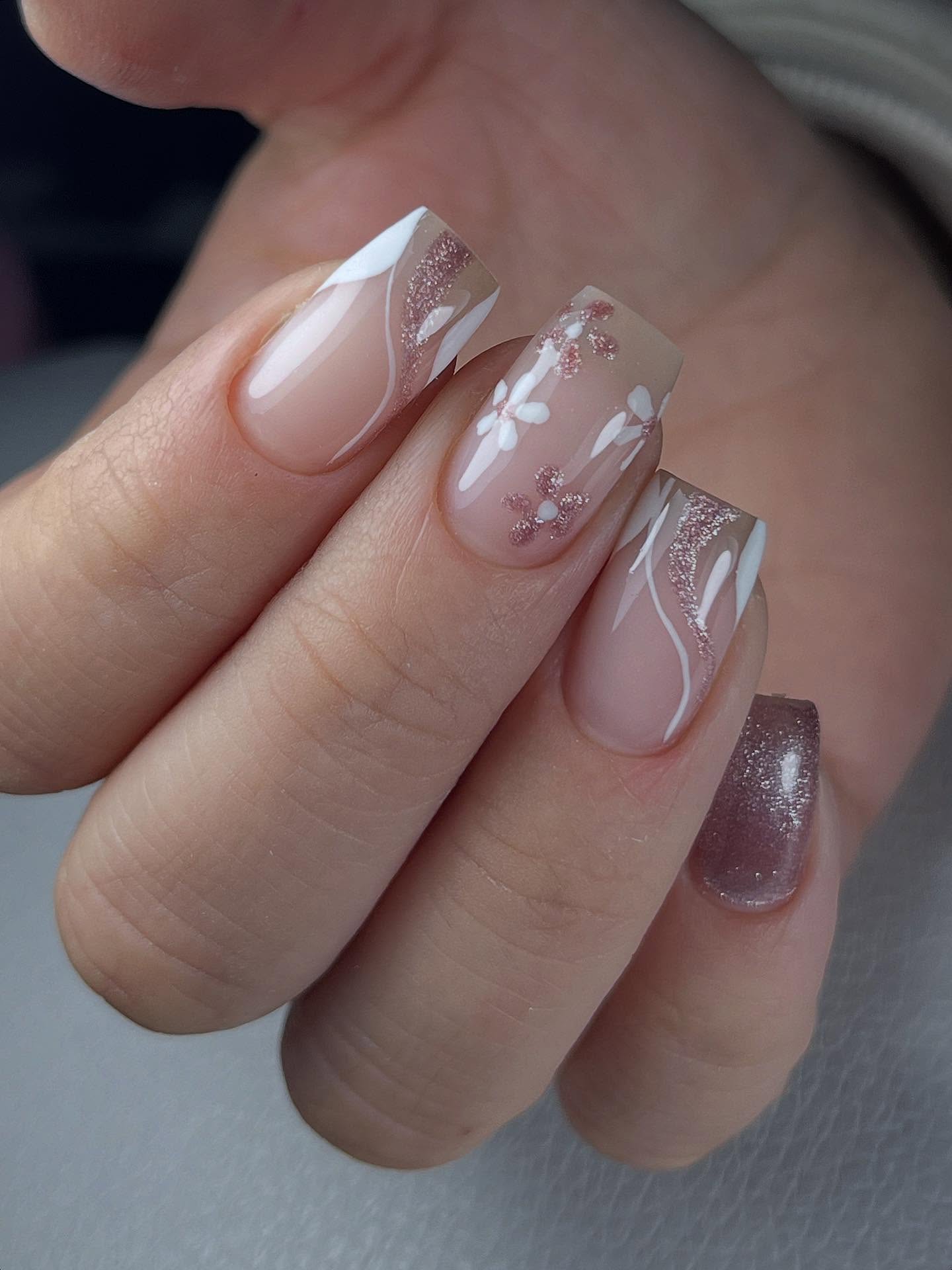 Kwiatowy nastrój na Twoich paznokciach!