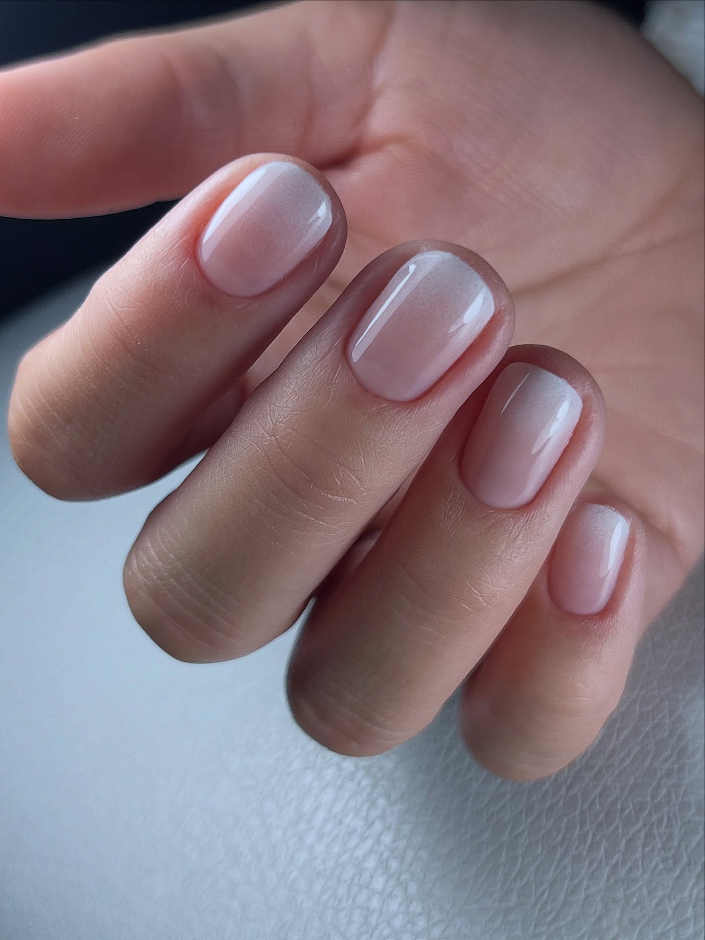 Świeża bryza wiosennego poranka na Twoich paznokciach!