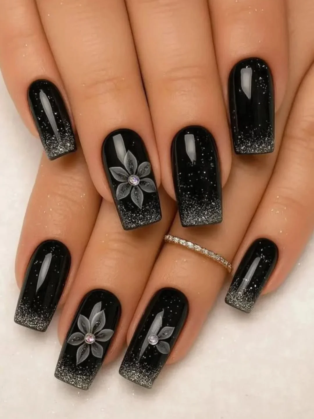 Magia nocnego nieba na Twoich paznokciach